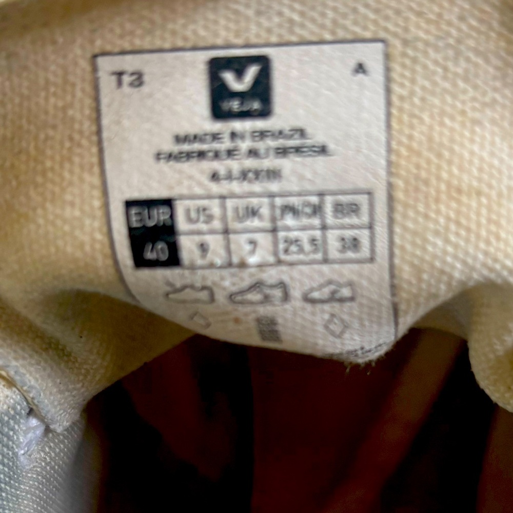 Veja White Sneakers | Size 9 - Picture 7 of 7